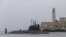 El submarino ruso de propulsión nuclear Kazán llega al puerto de La Habana este miércoles, 12 de junio de 2024. (Foto AP/Ariel Ley)