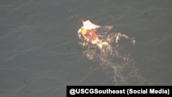 Embarcación con cubanos a bordo interceptada por la Guardia Costera de EEUU. (Foto: @USCGSoutheast)