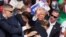 El expresidente Donald Trump después de recibir un disparo durante un mitin de campaña en Butler, Pensilvania, el 13 de julio de 2024. (REUTERS/Brendan McDermid)