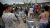 Una cola en Cuba para comprar las balitas de gas licuado. (Foto Archivo: REUTERS/Fernando Medina)