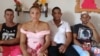 Diana Meizoso junto a otros sobrevivientes del hundimiento de la lanza en Bahía Honda en entrevista exclusiva con AméricaTeVe. (Captura de video/YouTube)