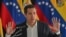 El expresidente de la Asamblea Nacional de Venezuela y líder opositor Juan Guaidó habla durante una conferencia de prensa en Caracas, el 14 de junio de 2022.