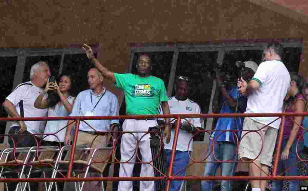 El exfutbolista brasileño Pelé llega el martes 2 de junio de 2015, para el partido amistoso entre el Cosmos de Nueva York y la selección nacional cubana en el estadio Pedro Marrero de La Habana (Cuba). &nbsp;