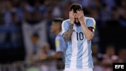 Fotografía del 23 de marzo de 2017 del jugador de la selección argentina de fútbol Lionel Messo durante el partido de clasificación para el Mundial de Rusia 2018 disputado contra Chile en el estadio Monumental de Buenos Aires (Argentina).