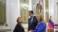 Michelle Bachelet recibida por Nicolás Maduro y Cilia Flores en el Palacio Presidencial de Miraflores el 21 de junio de 2019. AFP/ YURI CORTEZ