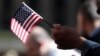 Un nuevo ciudadano de EEUU, durante una ceremonia de naturalización en Nueva York, en septiembre del 2019.