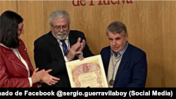 Guerra Vilaboy divulgó en sus redes sociales imágenes de un acto en la Universidad de Huelva.