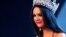Monica Spear saluda después de ser coronada Miss Venezuela, en septiembre del 2014. EFE