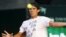 El tenista español Rafael Nadal entrena para la Copa Davis. 