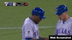 El dominicano Hanser Alberto (c) impulsó la carrera de la victoria.