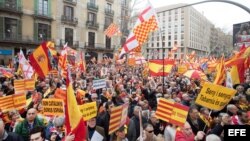 Tabarnia inicia su movilización con una ofrenda a un icono del soberanismo