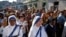 Religiosos cubanos participan en una procesión en La Habana, el 8 de septiembre de 2023, el Día de la Virgen de la Caridad del Cobre, Patrona de Cuba. (Foto de YAMIL LAGE / AFP)