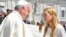 El Papa Francisco I recibe en la Basílica de San Pedro a Lilian Tintori, esposa de Leopoldo López