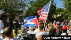 Cubanos exiliados reclaman reanudación de procesos de reunificación familiar, en una manifestación en Miami, en diciembre de 2019. (Roberto Koltun/OCB)