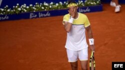 Nadal se lamenta tras perder.