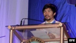 Manny Pacquiao da un discurso durante un encuentro político en la ciudad de Alabel, en la provincia de Sarangani, en el sur de Filipinas.