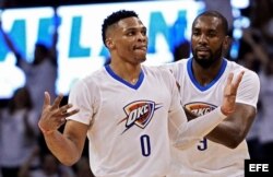 Russell Westbrook (i).