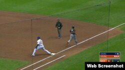 Los Cerveceros hicieron un triple play en la quinta entrada.