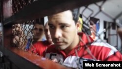 Miguel Ángel Díaz, migrante cubano detenido en Costa Rica. Captura de video/"La Nación".