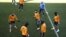 Los jugadores del Real Madrid, durante el entrenamiento que la plantilla ha realizado este lunes en la Ciudad Deportiva de Valdebebas.