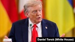 El presidente Donald Trump, 18 de agosto de 2025, en la Sala Este de la Casa Blanca. (Foto oficial de la Casa Blanca por Daniel Torok)