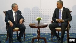 Barack Obama y Raúl Castro en Panamá.