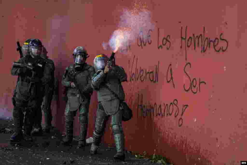 Manifestantes participan en una protesta contra el Gobierno de Nicolás Maduro