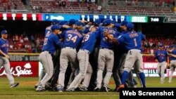 Los peloteros de los Mets celebran su pase a la postemporada.