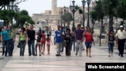 Grupo de activistas independientes cubanos celebra una marcha por el Día del Orgullo Gay