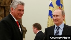 Vladimir Putin durante su encuentro en el Kremlin con el primer vicepresidente de Cuba, Miguel Díaz-Canel, en mayo de 2016.