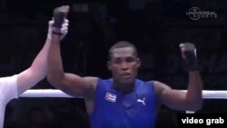 El instante en el que proclaman vencedor al cubano Julio la Cruz.