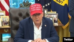 El presidente de Estados Unidos, Donald Trump, habla a la prensa en el Despacho Oval, Casa Blanca, 22 de agosto del 2025. @WhiteHouse en X