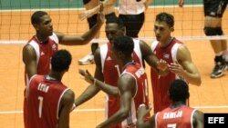 Voleibolistas cubanos.