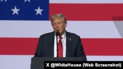 El presidente de EEUU, Donald Trump, habla ante líderes militares reunidos en la Base del Cuerpo de Marines en Quantico, Virginia, 30 de septiembre del 2025.