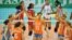 Jugadoras de Holanda celebran tras anotar ante Cuba el viernes 5 de noviembre de 2010, durante el Campeonato del Mundo de Voleibol Femenino en Nagoya (Japón). 