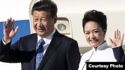 El presidente chino, Xi Jinping, arriba con su esposa a EE.UU.
