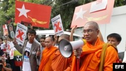 Monjes birmanos. Archivo