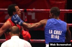 El semipesado cubano Julio César La Cruz (d).