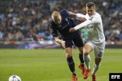 El futbolista ruso Denis Cheryshev (d).