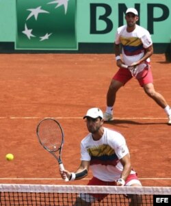 Los tenistas colombianos Robert Farah (abajo) y Juan Sebastián Cabal (arriba).