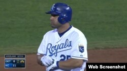 Kendrys Morales pegó un doble.