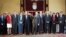 El presidente de la Xunta de Galicia, Alberto Núñez Feijóo (6d), y el ministro de Asuntos Exteriores, José Manuel García Margallo (7d), posan junto a una delegación de embajadores de países de la UE en España que visita Galicia.