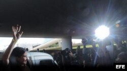  La disidente cubana Yoani Sánchez llega hoy, miércoles 20 de febrero de 2013, a la sede de la Cámara de Diputados, en Brasilia (Brasil)