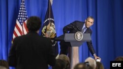 El presidente estadounidense Barack Obama, durante una rueda de prensa en la sede de la OCDE en París, Francia, hoy, 1 de diciembre de 2015. 