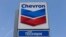 Cartel de la estación de servicio Chevron (Reuters).