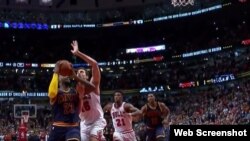 Gasol frenó a LeBron.