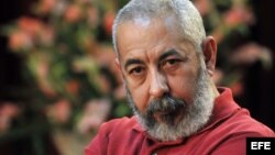 El escritor Leonardo Padura dijo que debe ponerse fin al secretismo oficial respecto a los destinos del país y los ciudadanos.