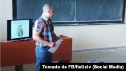 Ayrebi Miranda Perez, fiscal del Departamento de Procesos Penales de la Fiscalía Provincial Villa Clara en una charla en la Universidad de Las Villas.