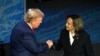 Los candidatos presidenciales Donald Trump y Kamala Harris, en el debate realizado en Philadelphia el 10 de septiembre de 2024. (AFP/Saul Loeb).