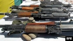 Fotografía de archivo de armas de fuego.